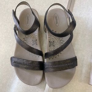 EUC Aetrex Gabby in Pewter - size 39 (8.5)